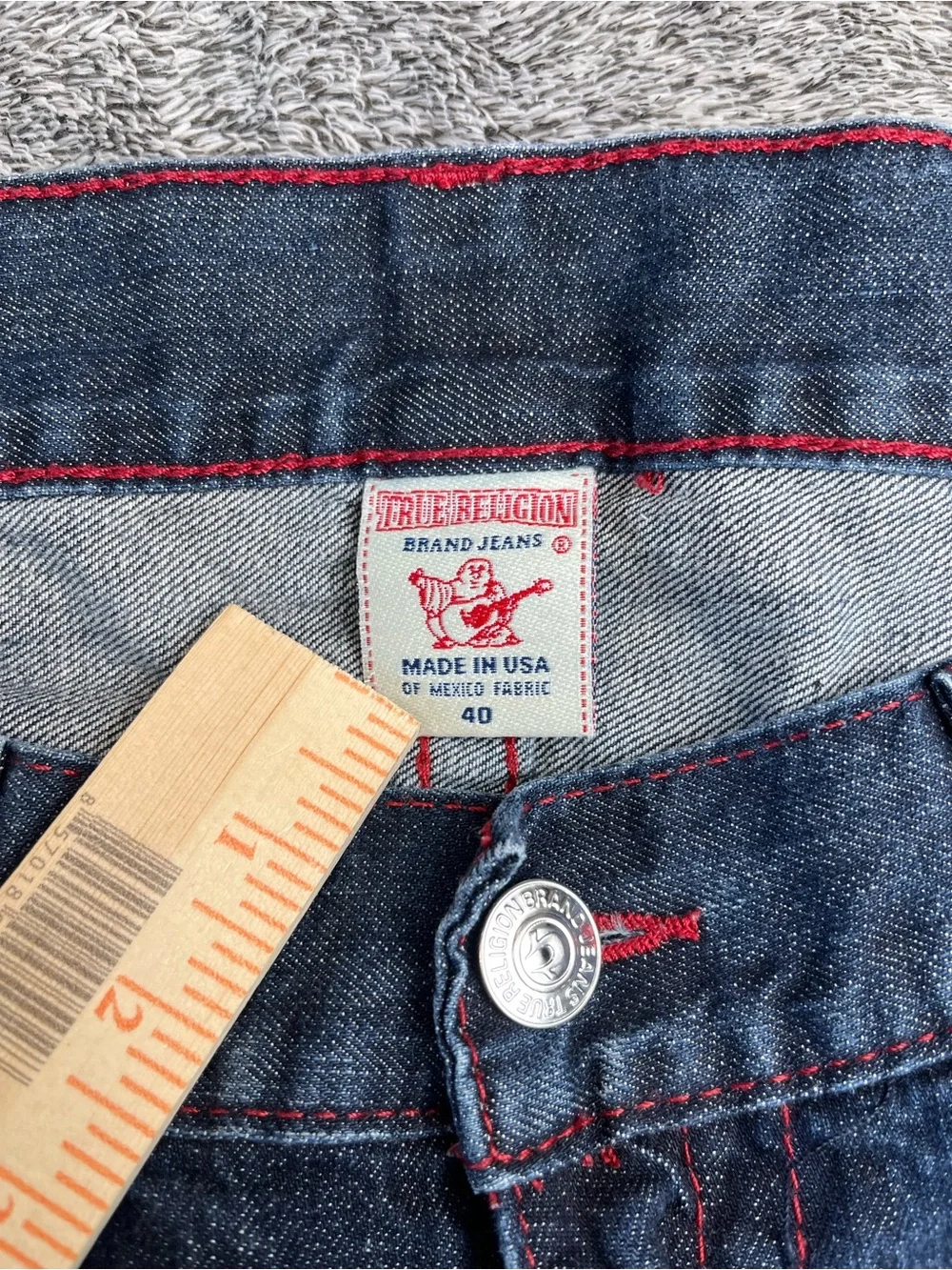 True Religion Men’s Dark Blue Straight Jeans with Red Stitching size 40